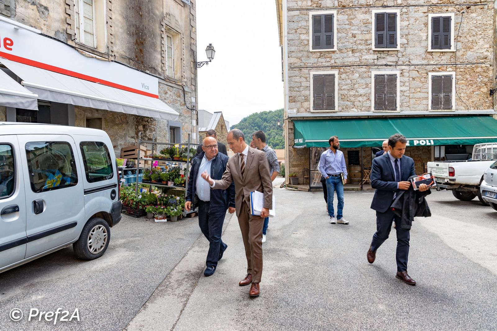 Franck Robine préfet de Corse en visite à Vico